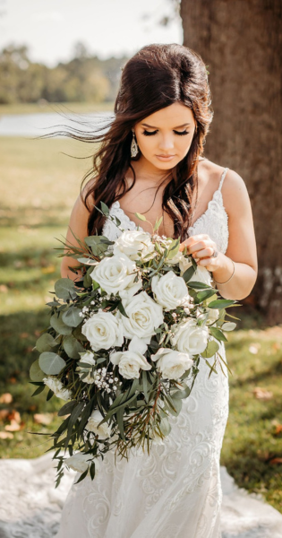 bride holding an elegant wedding bouquet 